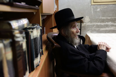 Découverte d'un document rare dans l'appartement de Rav Steinman Shlita