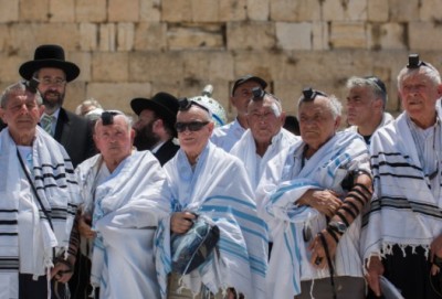 30 survivants de la Shoah célèbrent leurs Bar Mitsva à Jérusalem