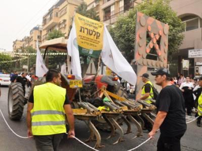 Bné-Brak : grande parade des agriculteurs ayant respecté la Chemita