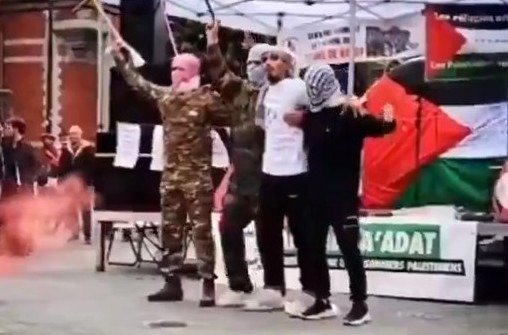 Bruxelles: des militants propalestiniens reconstituent les massacres du 7-Octobre en toute impunité