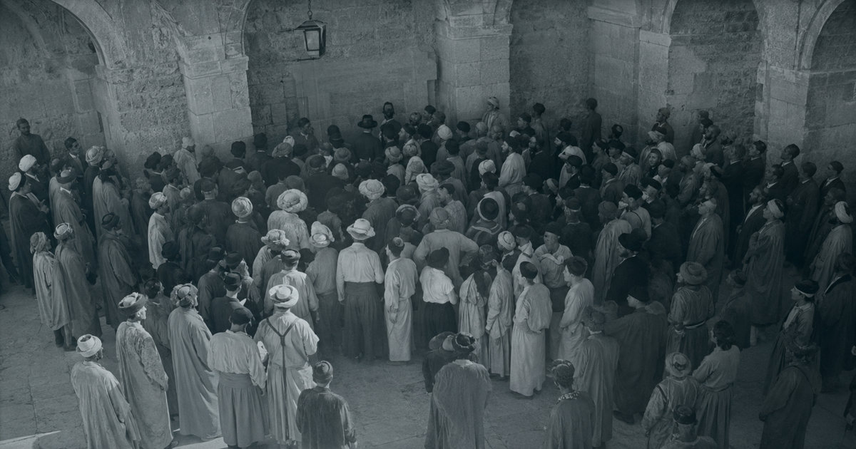 Pèlerinage à la nécropole de Beit Shéarim en 1954